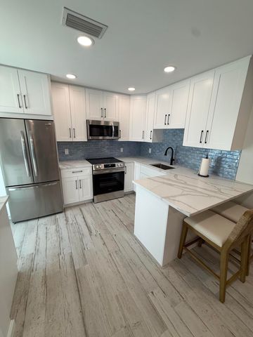 370 Wilma Circle 6, Riviera Beach, FL 33404