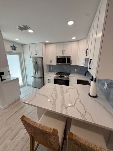 370 Wilma Circle 6, Riviera Beach, FL 33404