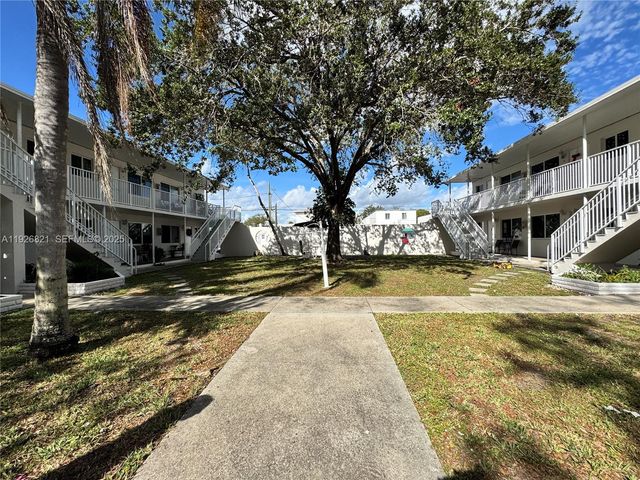 261 Hibiscus Dr 5, Miami Springs, FL 33166