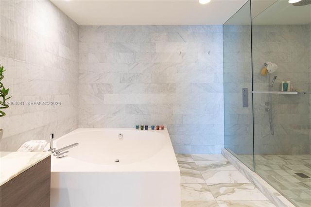 10201 E Collins Avenue 1002, Bal Harbour, FL 33154