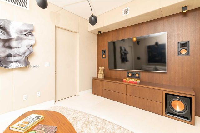 10201 E Collins Avenue 1002, Bal Harbour, FL 33154