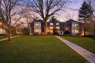 3 Sentry Place 2A, Scarsdale, NY 10583