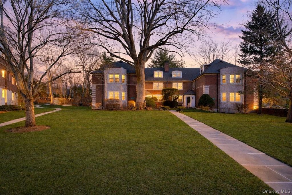 3 Sentry Place 2A, Scarsdale, NY 10583