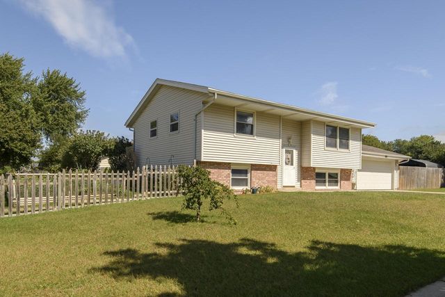 2018 Robin STREET, West Bend, WI 53090