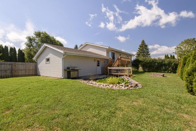 2018 Robin STREET, West Bend, WI 53090