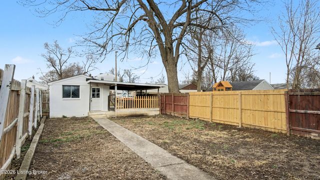 621 Beecher St, Louisville, KY 40215