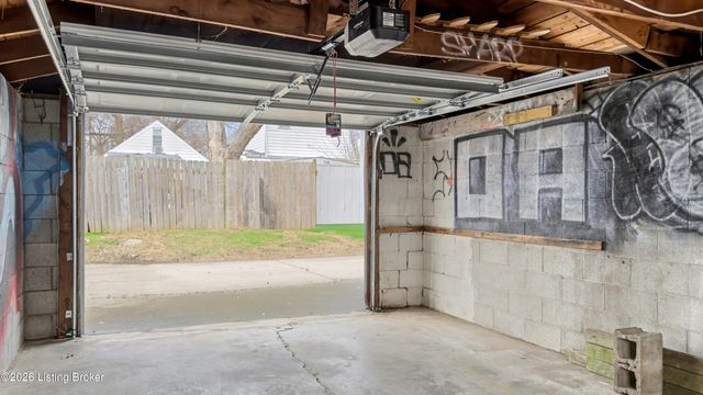 621 Beecher St, Louisville, KY 40215