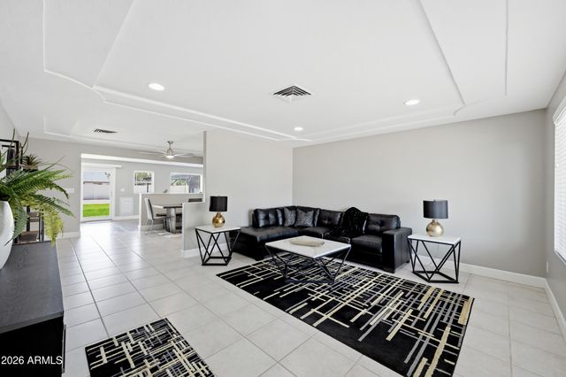 845 E GRANDVIEW Street, Mesa, AZ 85203