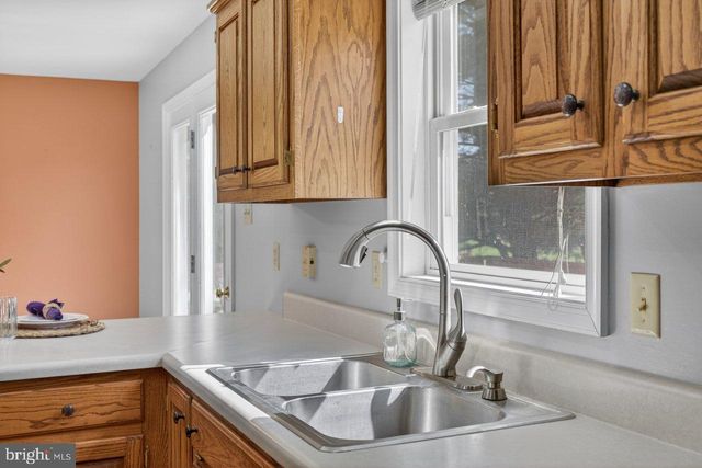 1018 COFFMAN RD, Edinburg, VA 22824