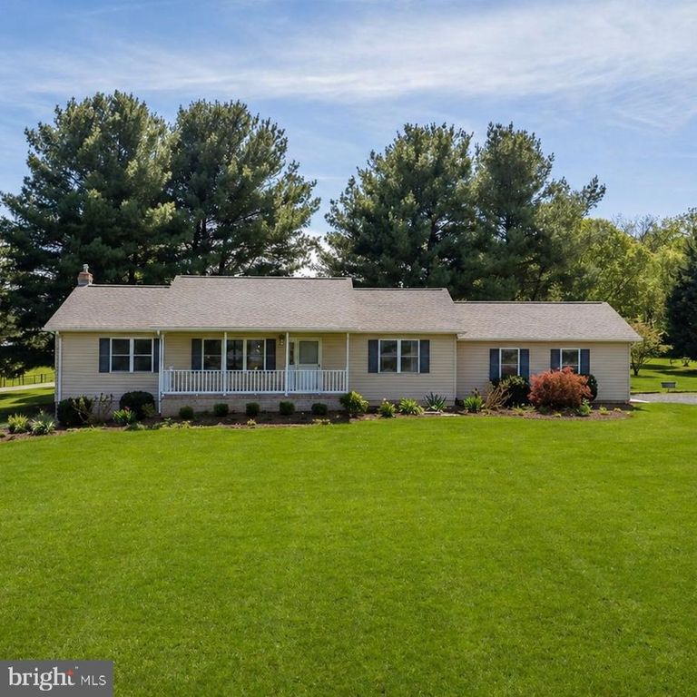 1018 COFFMAN RD, Edinburg, VA 22824