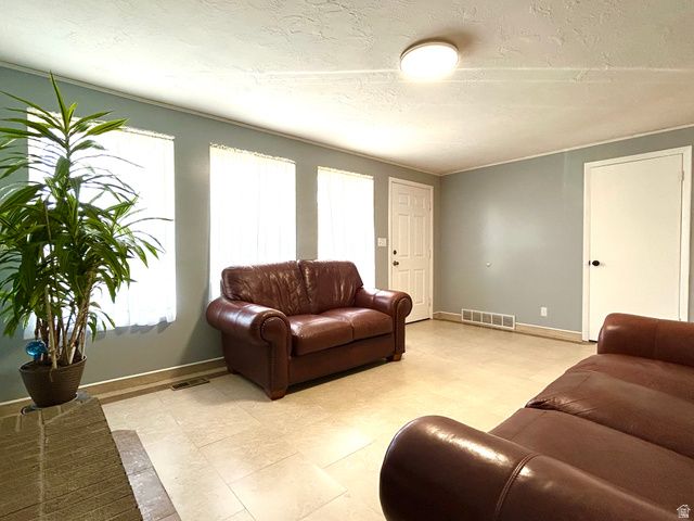 373 E 10450 S, Sandy, UT 84070