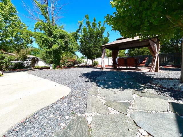 373 E 10450 S, Sandy, UT 84070
