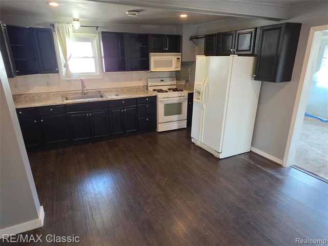 3259 N State Road, Davison, MI 48423