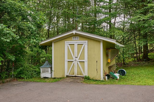 35 Briar Hill Rd, Williamsburg, MA 01096