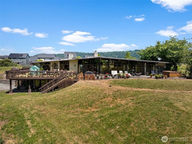 502 Beckett Lane SW, Orting, WA 98360
