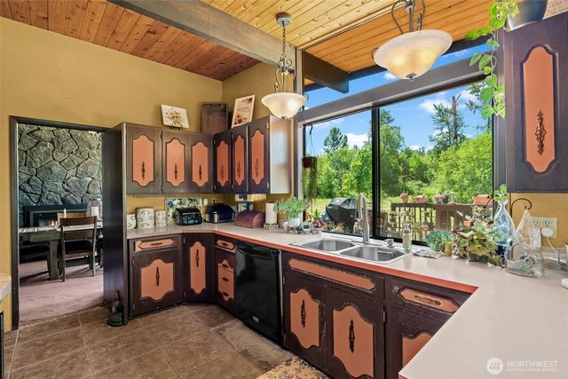 502 Beckett Lane SW, Orting, WA 98360