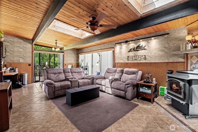 502 Beckett Lane SW, Orting, WA 98360