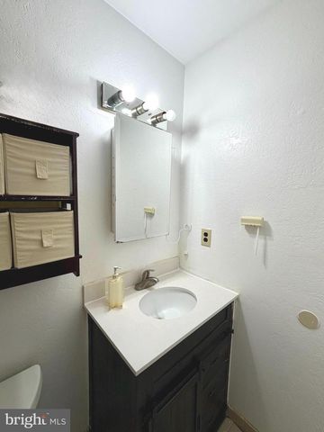 114 BURNAM WOOD CT, Mount Laurel, NJ 08054