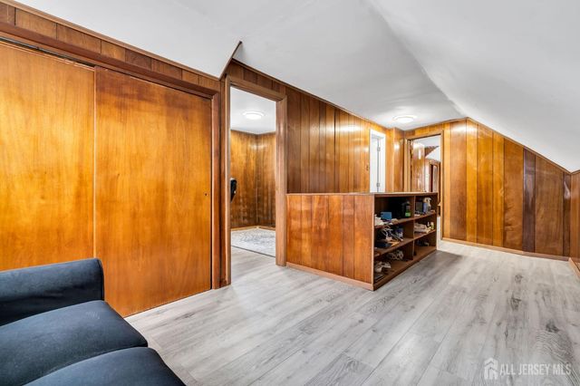 89 W Warren Street, Iselin, NJ 08830