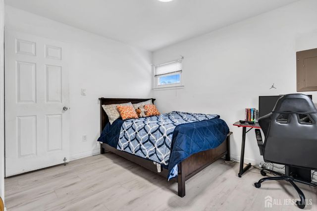 89 W Warren Street, Iselin, NJ 08830