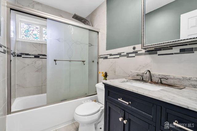 89 W Warren Street, Iselin, NJ 08830