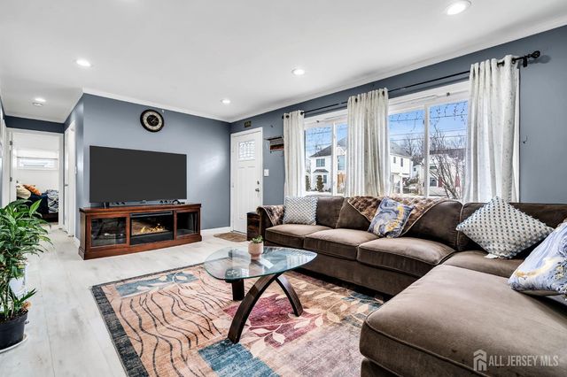 89 W Warren Street, Iselin, NJ 08830