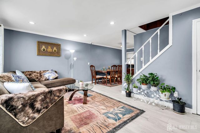 89 W Warren Street, Iselin, NJ 08830