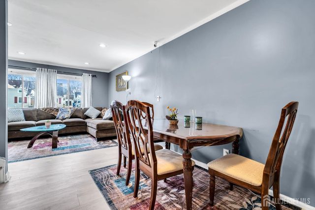 89 W Warren Street, Iselin, NJ 08830