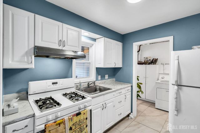 89 W Warren Street, Iselin, NJ 08830