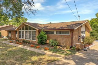2605 Walker Ln, Nashville, TN 37207