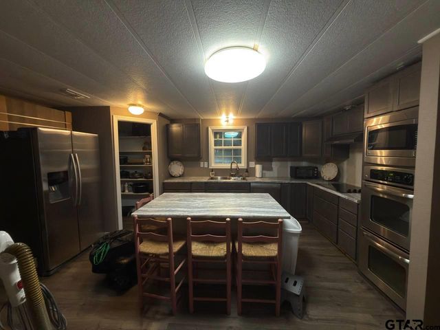 2472 Lovely, Chandler, TX 75758