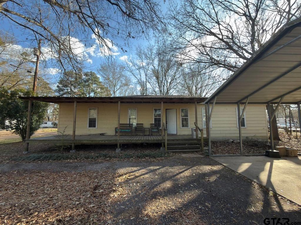 2472 Lovely, Chandler, TX 75758