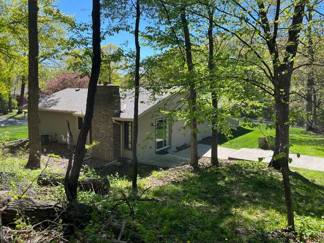 5885 Hidden Oaks Circle SE, Prior Lake, MN 55372