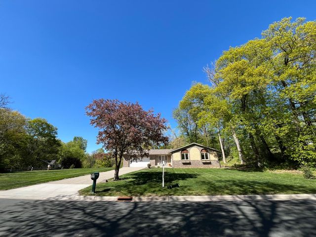5885 Hidden Oaks Circle SE, Prior Lake, MN 55372