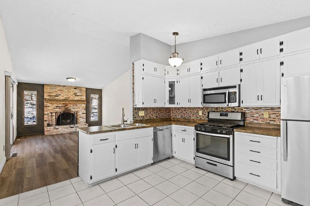 5885 Hidden Oaks Circle SE, Prior Lake, MN 55372 — photo 2
