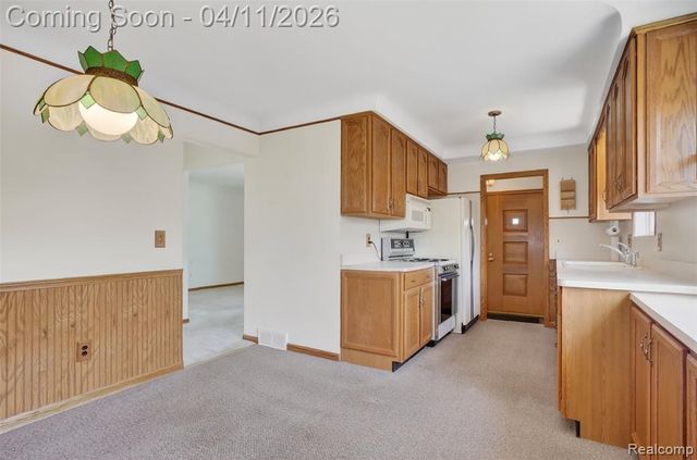 11480 Hanford Drive, Warren, MI 48093