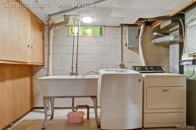 11480 Hanford Drive, Warren, MI 48093