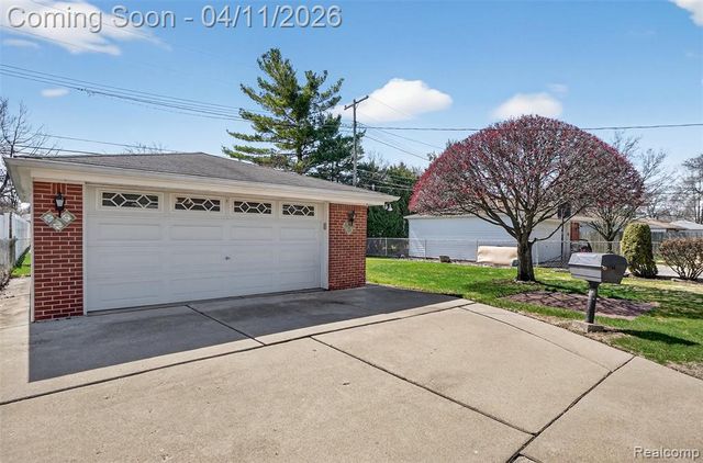 11480 Hanford Drive, Warren, MI 48093
