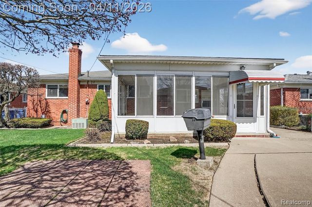 11480 Hanford Drive, Warren, MI 48093