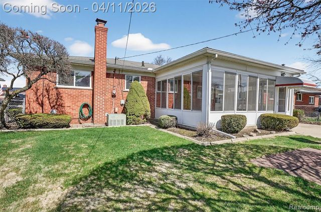 11480 Hanford Drive, Warren, MI 48093