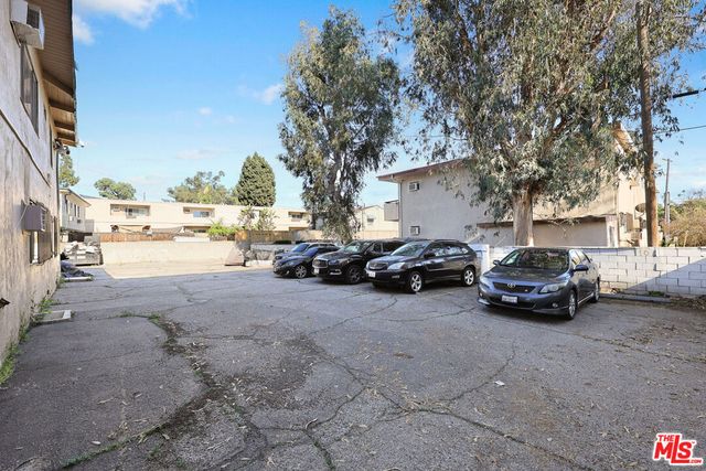 820 Chestnut Avenue, Los Angeles, CA 90042