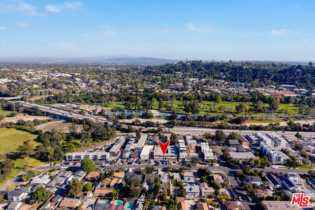 820 Chestnut Avenue, Los Angeles, CA 90042