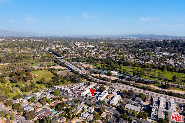 820 Chestnut Avenue, Los Angeles, CA 90042