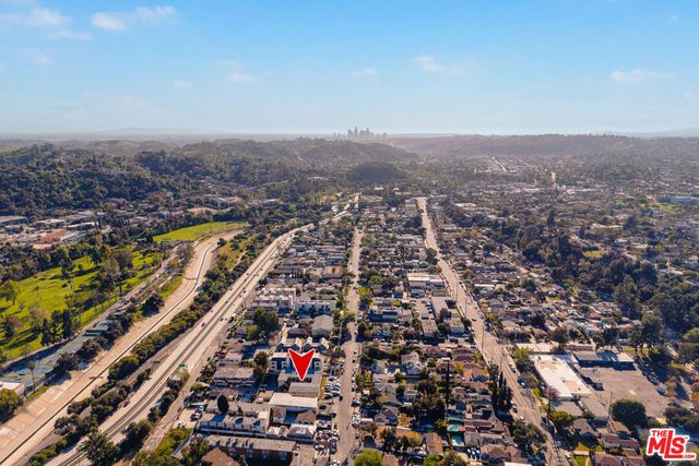 820 Chestnut Avenue, Los Angeles, CA 90042