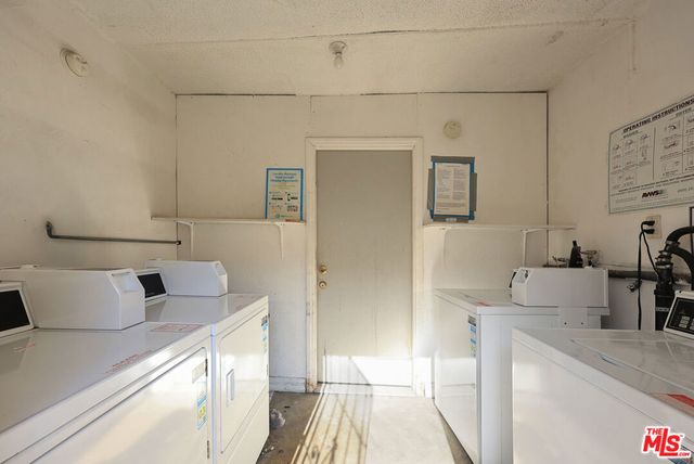 820 Chestnut Avenue, Los Angeles, CA 90042