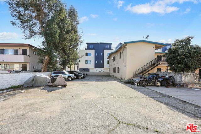 820 Chestnut Avenue, Los Angeles, CA 90042