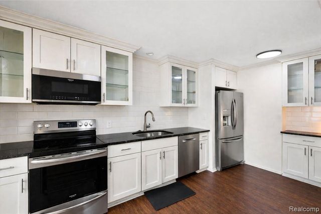 7361 Radcliff Drive, West Bloomfield, MI 48322