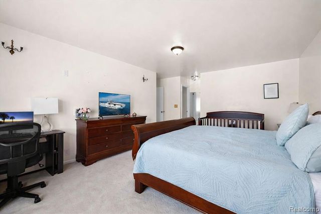 7361 Radcliff Drive, West Bloomfield, MI 48322