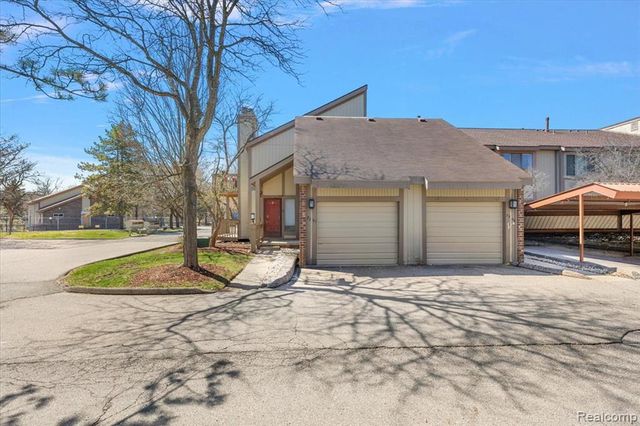 7361 Radcliff Drive, West Bloomfield, MI 48322
