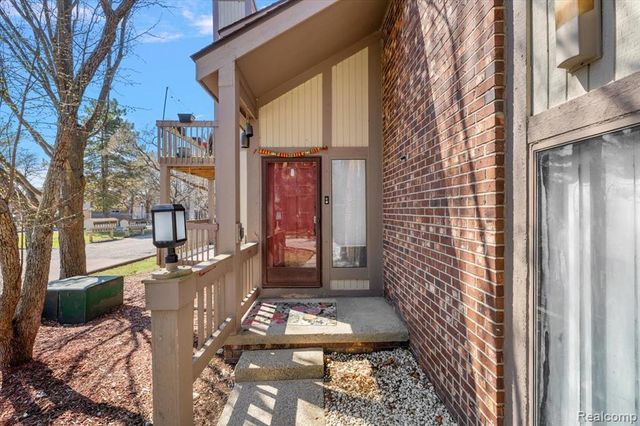 7361 Radcliff Drive, West Bloomfield, MI 48322